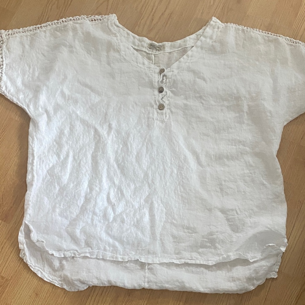 Preowned linen women’s boxy top White Button-Up 3 X. Italy